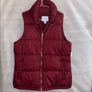 Old navy puffer vest in burgundy NWT